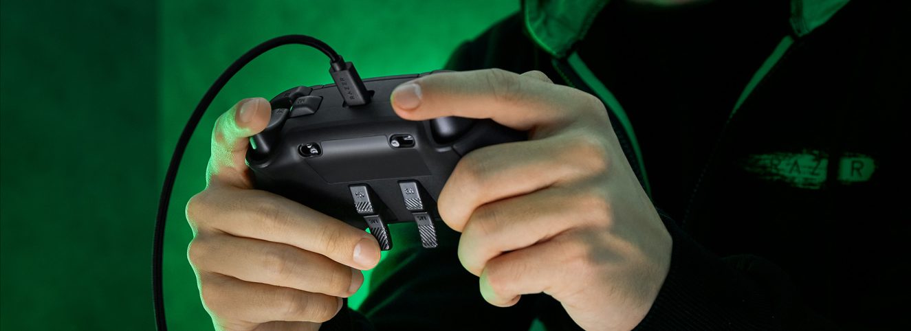 Razer Wolverine V2 Chroma RGB Arcade For Xbox Beyaz Gamepad (RZ06-04010200-R3M1) a11