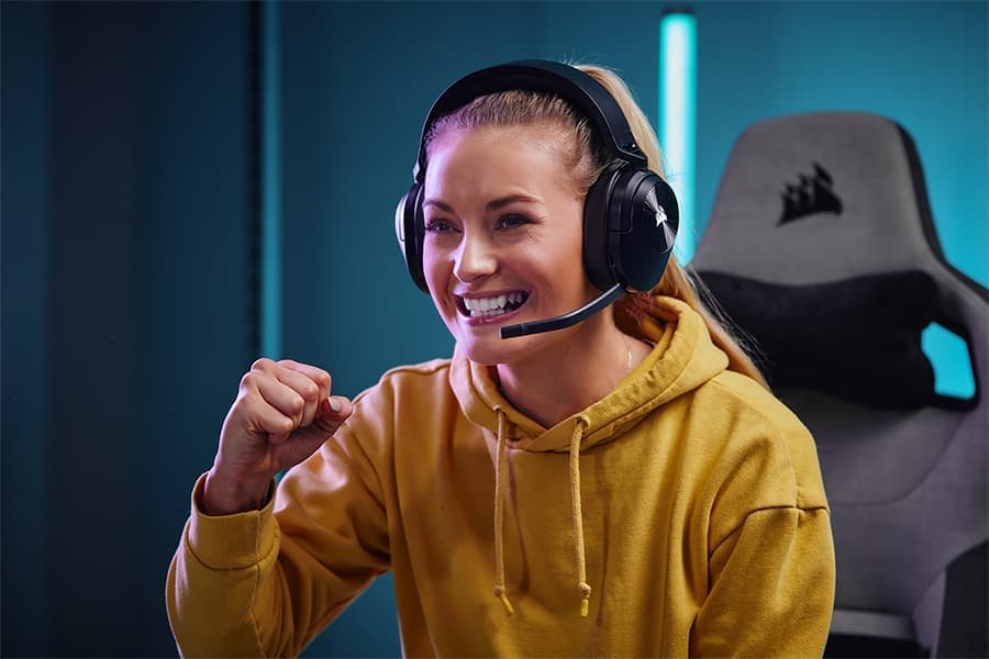 CORSAIR HS55 Surround Kulaklık a1