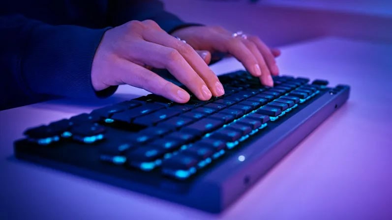Logitech G515 Lightspeed Tkl Tactile Switch İngilizce Rgb Kablosuz Siyah Gaming Klavye (920 012538) H4