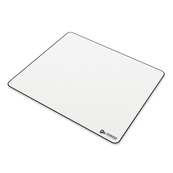 Oyuncular için optimize edilmiş, kaymaz tabanlı ve geniş yüzeyli beyaz mousepad, düşük sürtünme ve hassas hareketler sağlar.