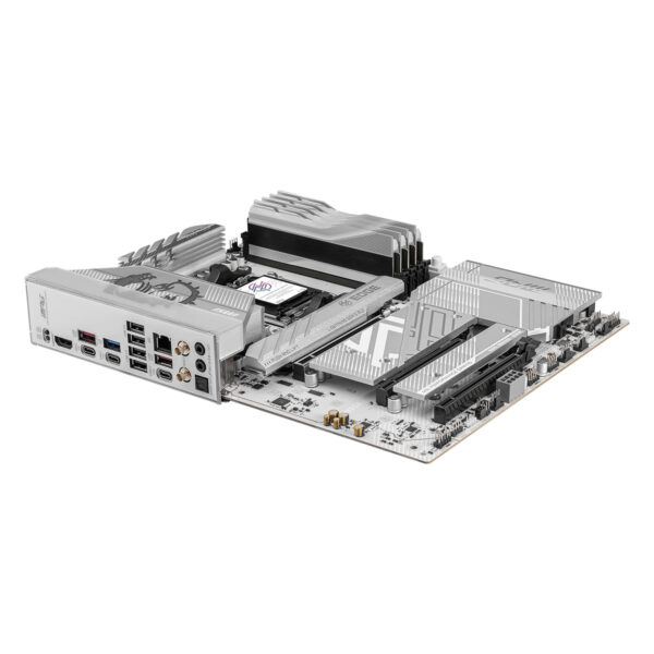Ara yüzler: USB-C, USB-A, HDMI, Ethernet, ses çıkışı, ve PCIe yuvaları içerir.