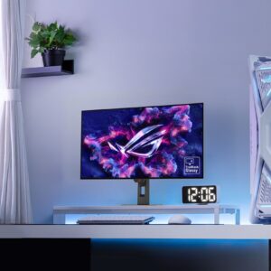 Yüksek performanslı oyun bilgisayarı ve monitör ile donatılmış modern oyuncu odası. RGB aydınlatmalı kasa ve şık tasarım, oyun tutkunları için ideal bilgisayar kuruluşi.