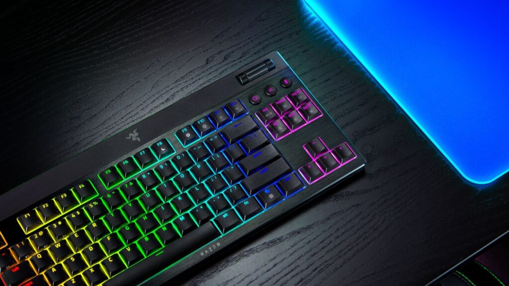 Razer Simdiye Kadarki En Donanimli Kompakt Ve Ergonomik Oyuncu Klavyesi Blackwidow V4 Low Profile Serisini Tanitti 3