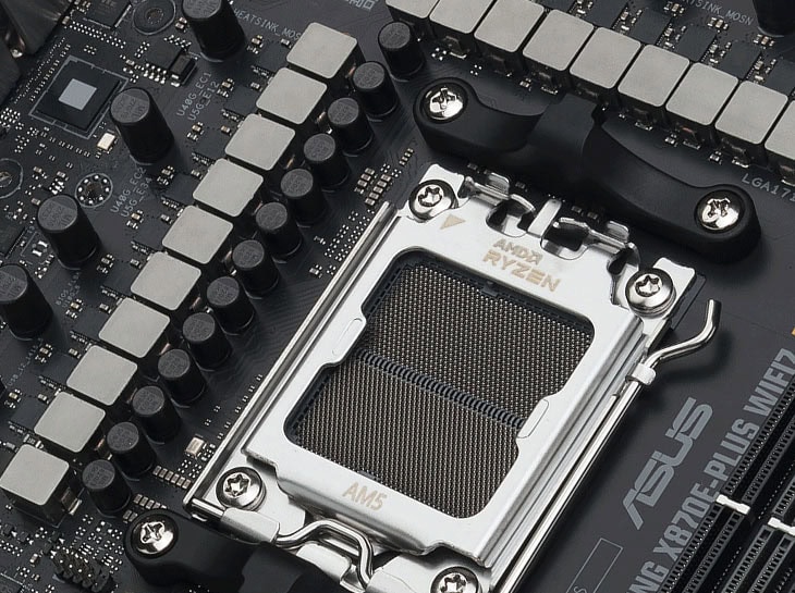 Yüksek performanslı AMD Ryzen işlemci yuvası ve anakart üzerindeki detaylar, oyun ve bilgisayar donanımı tutkunları için ideal sistem bileşenleri.