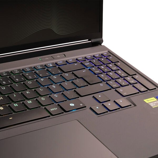 Yüksek performanslı oyun ve grafik dizüstü bilgisayar klavyesi, aydınlatmalı tuşlar ve gelişmiş özellikler ile donatılmış, Nvidia ve GeForce RTX teknolojili.