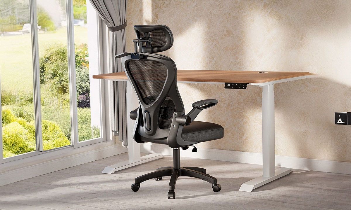 Ofis sandalyesi ve çalışma masası, ergonomik ofis mobilyası, ev ofisi dekorasyonu, gaming ve çalışma alanı, konforlu ofis ofis mobilyaları, modern çalışma ortamı, rahat çalışma alanı, ofis düzeni, kaliteli ofis ekipmanı, modern çalışma düzeni.