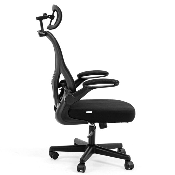 Konforlu ve ergonomik oyun sandalyesi, ayarlanabilir sırt ve kolçak özellikleri ile uzun oyun seansları için ideal. Modern tasarımıyla oyun ve ofis alanlarına şıklık katıyor.