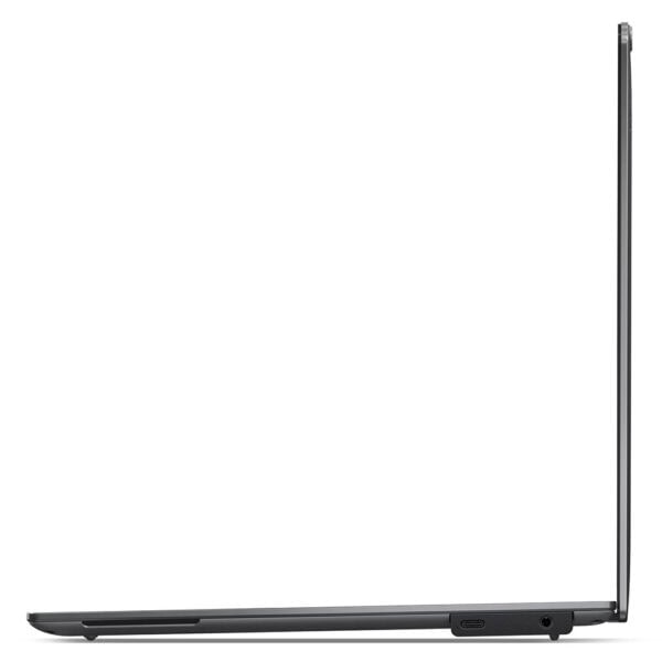 Yüksek performanslı dizüstü bilgisayar yan görünüm, ince ve modern tasarım, USB-C ve kulaklık girişleri detaylarıyla gaming ve profesyonel kullanım için uygun.