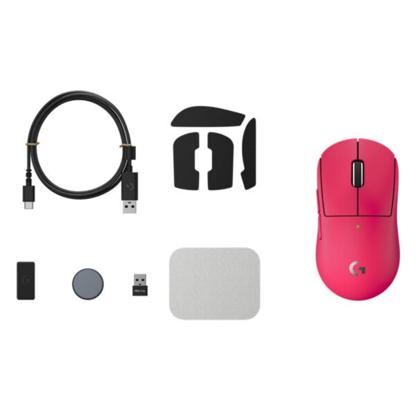 Yüksek kaliteli oyun fare ve klavye dikkat çekici pink renkli Logitech gaming mouse ile birlikte gösteriliyor. Ayrıca VR ekipmanları ve kablosuz bağlantılı oyun aksesuarları da içeriyor.
