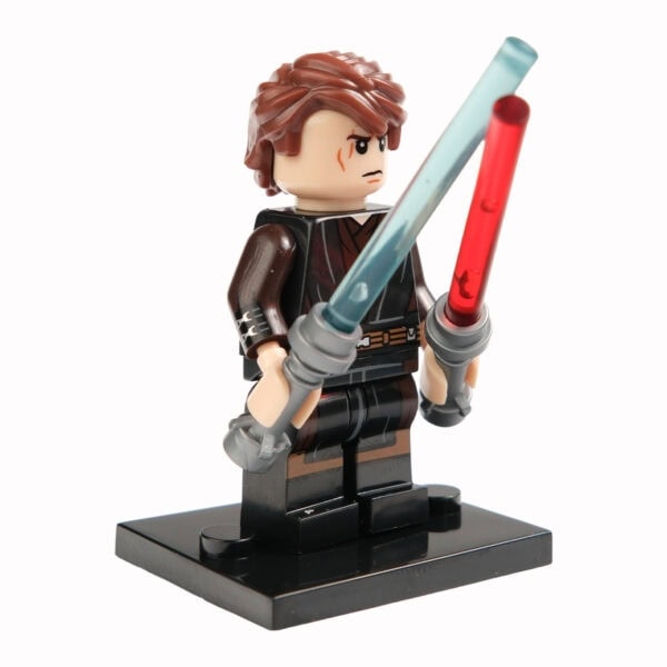 Yarışma ve koleksiyon için uygun lego Star Wars figürü, iki ışın kılıcıyla savaşmaya hazır, detaylı tasarım ve yüksek kalite, en iyi oyun deneyimi için ideal.