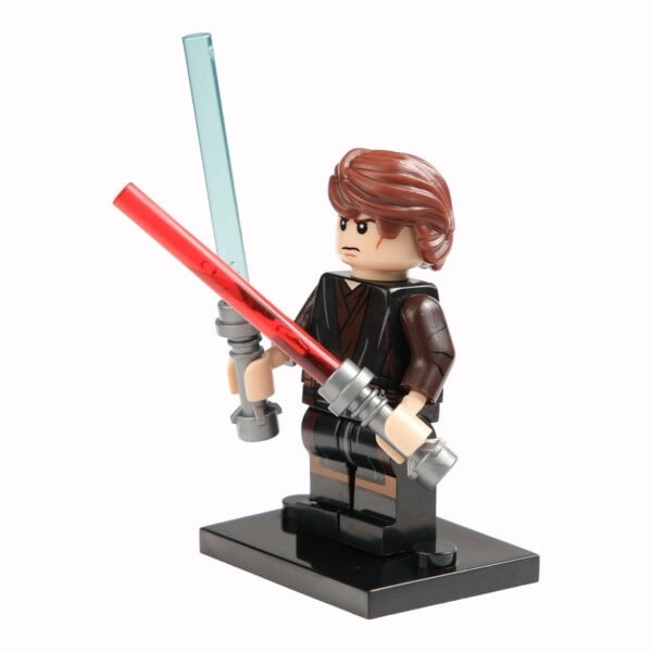 Güçlü LEGO Star Wars figürü, ışın kılıcıyla savaşmaya hazır. Detaylı tasarımı ve yüksek kalitesiyle koleksiyonlar için ideal. Star Wars hayranlarının beğenisi kazanacak.