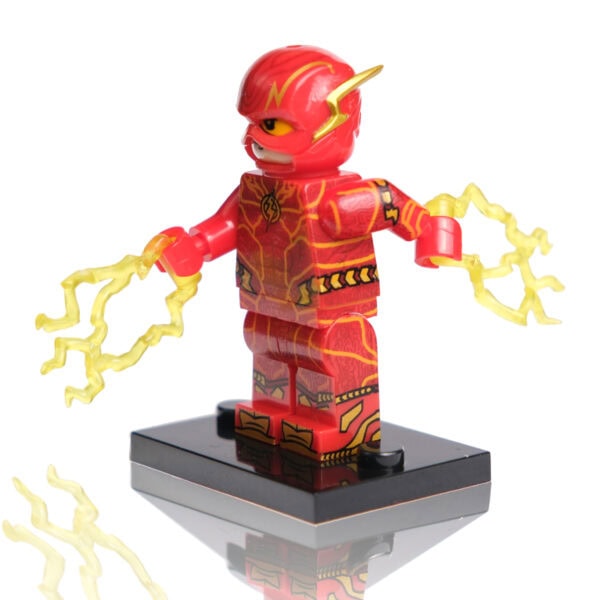 Elektrikli Flash LEGO figurine, kırmızı ve altın detaylara sahip, şimşek gücüyle donanmış, oyunun enerjik ve heyecan verici temasını yansıtan oyuncak figür.