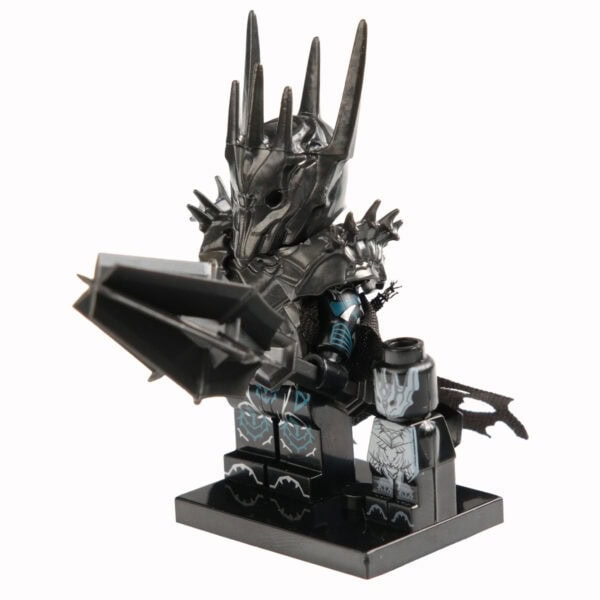 Gizemli ve tehditkar kara zırh giyen LEGO loot dragon figürü, kötü karakterler ve fantastik savaş temaları için ideal oyun ve koleksiyon ürünüdür.