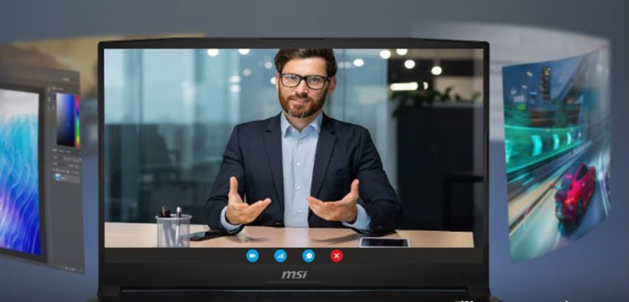 Yapay zeka ve bilgisayar teknolojileriyle ilgili video konferans ve online görüşme, genç iş insanı, teknik destek ve dijital iletişim konsepti, modern çalışma ortamı, egevia.live odaklı içerik.