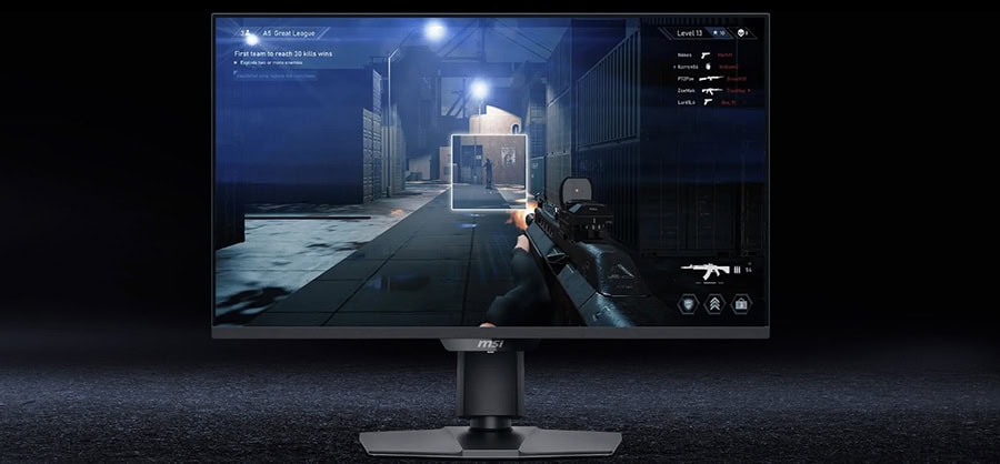Oyuncu monitörü ile Counter-Strike oyun ekranı, yüksek çözünürlük ve hızlı yanıt süreleri, rekabetçi oyun performansı için ideal.