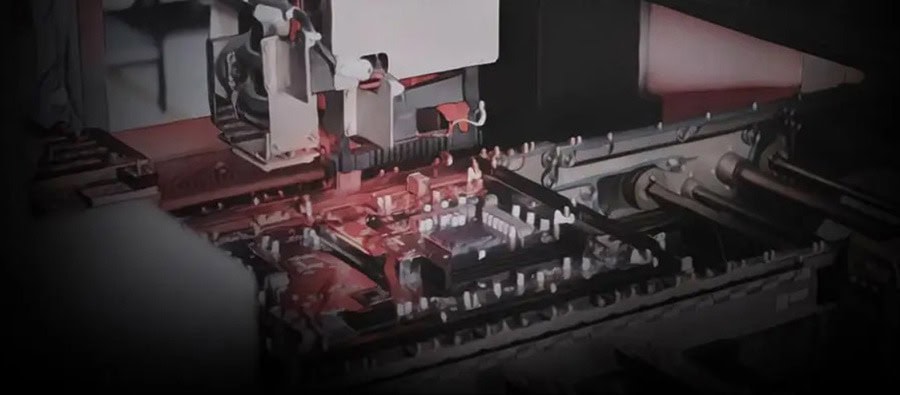 Yüksek teknolojili oyun konsolu ve donanım üretim hattı, gelişmiş endüstriyel makinalar ve otomasyon sistemi, tasarım ve kalite kontrol süreçleri, oyun teknolojileri ve elektronik üretim.