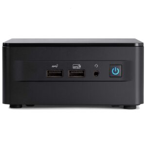 Yüksek çözünürlüklü siyah oyun konsolu güç bankası, USB portları ve güç düğmesi ile detaylı görünüm. Oyun ve teknoloji meraklıları için ideal, yüksek performanslı taşınabilir güç kaynağı.