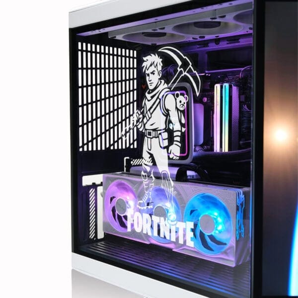 Fortnite temalı oyun bilgisayarı iç kısmı, RGB aydınlatmalı fanlar ve grafik kartıyla yüksek performanslı gaming sistemi, Fortnite sevgisiyle donatılmış şık ve dikkat çekici tasarım.