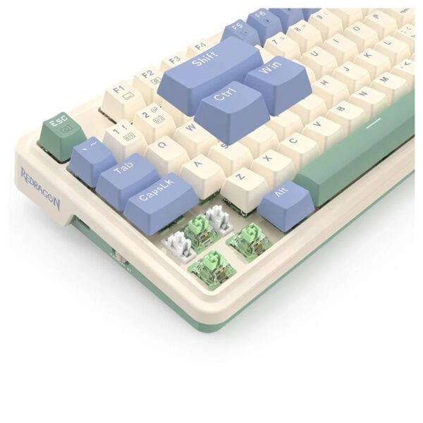 Yumuşak renkli mekanik oyun klavyesi, mavi ve yeşil tuşlar ile detaylı görünüm, gaming ve bilgisayar ve Teknoloji tutkunları için ideal.