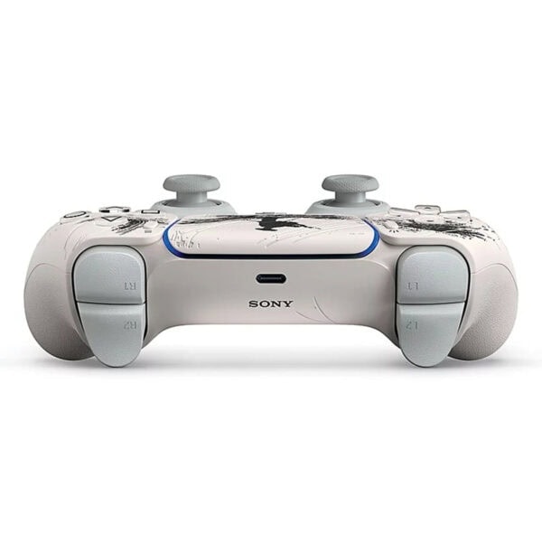 Sesleri ve görüntüleriyle dikkati çeken beyaz PS5 DualShock denetleyici, graffiti tarzında siyah ve mavi detaylar içeriyor, oyun tutkunlarının ilgisini çekecek şık ve modern tasarım.