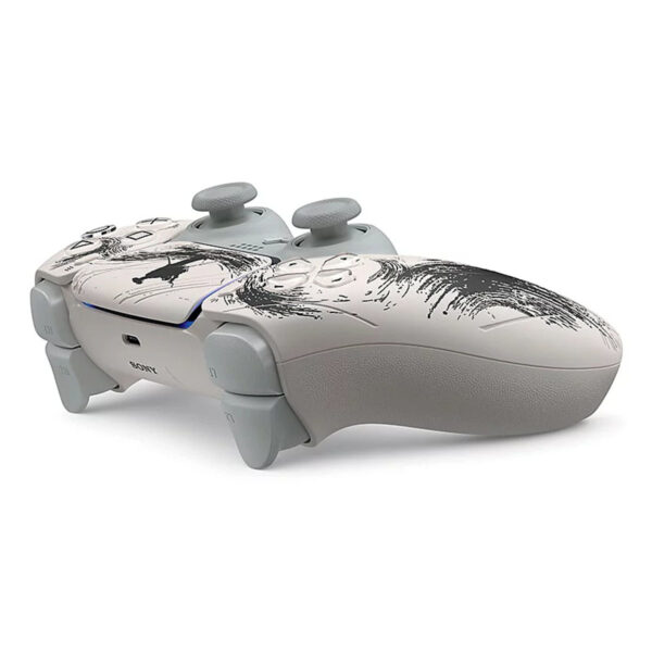 Yarı şeffaf beyaz PlayStation kontrolcü, siyah ve gri çizim desenleriyle tasarlanmış, kablosuz oyun denetleyici, PS5 uyumlu, ergonomik ve modern tasarım.