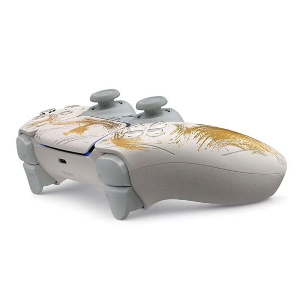 Parlayan beyaz ve altın desenli PS5 gaming kontrol cihazı, yüksek performans ile oyun tutkunları için tasarlandı. Modern ve şık tasarımıyla dikkat çekiyor.