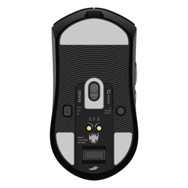 Yatay görünümde siyah ve gri renkli gaming mouse, kablosuz ve Bluetooth özellikleri ile, ergonomik tasarımı ve dikkat çekici detaylarıyla öne çıkıyor.