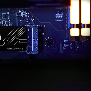 Kingston Technology'nin yüksek performanslı Renegade G5 M.2 NVMe SSD'si, oyun ve bilgisayar performansını artırmak için tasarlandı. Siyah ve şık tasarımıyla, yüksek hız ve düşük gecikme süreleri sunarak oyun tutkunlarının ve profesyonellerin ihtiyaçlarını karşılar. Bu SSD, yüksek veri aktarım hızlarıyla oyun yükleme sürelerini kısaltır ve sisteminizin genel hızını artırır.