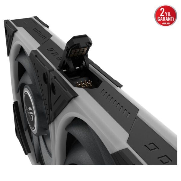 ASUS ROG Eurux GR120 ARGB 120mm kasa fanı bağlantı jakı ve siyah-gri tasarım detayları.