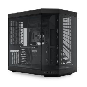 Gelişmiş oyun bilgisayarı kasası, şeffaf cam panel ve iç donanım detaylarıyla yüksek performanslı sistem kurulumu.