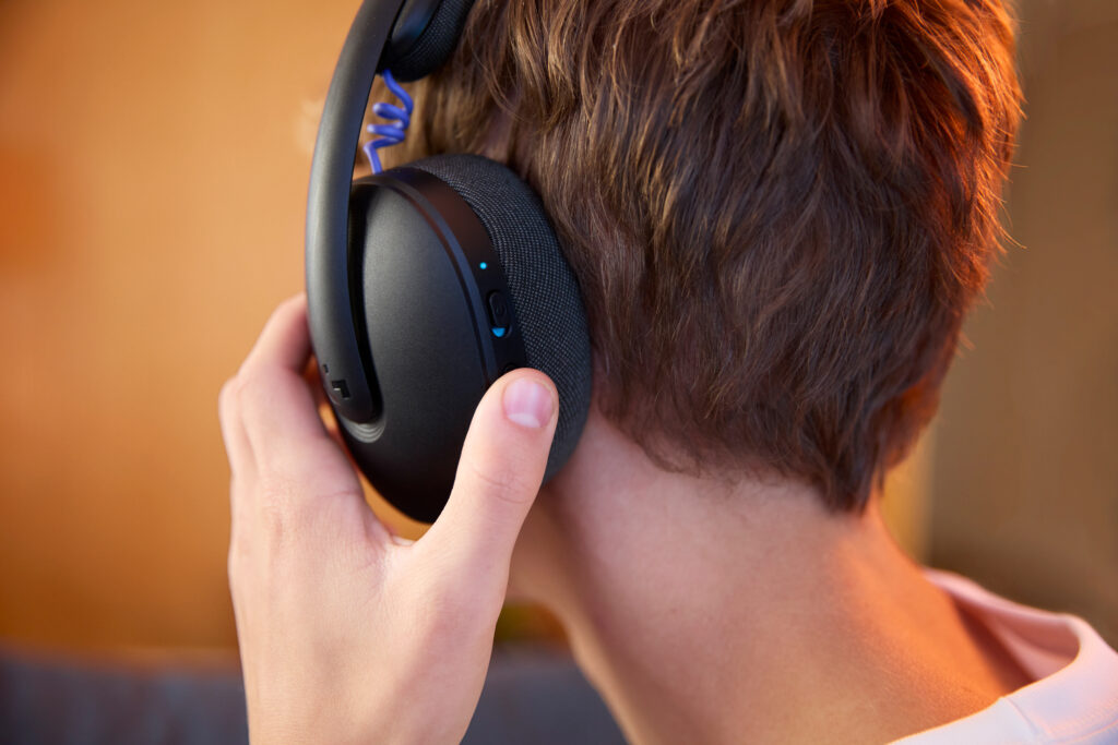 Logitech Gden Yeni Kablosuz Oyuncu Kulakligi Logitech G325 Lightspeed