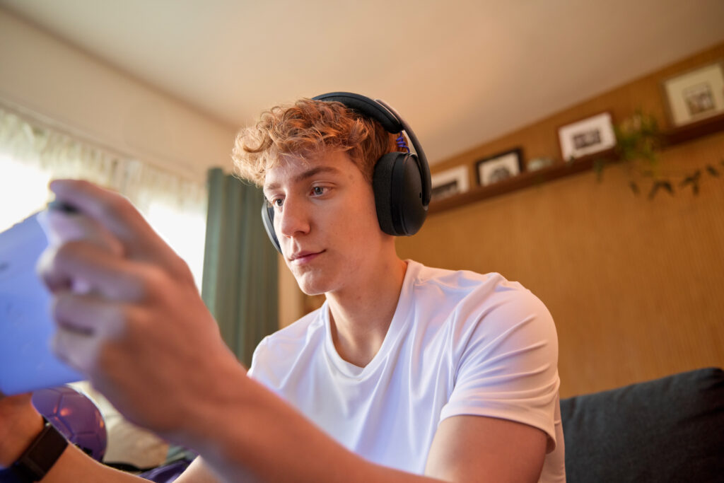 Logitech Gden Yeni Kablosuz Oyuncu Kulakligi Logitech G325 Lightspeed 2