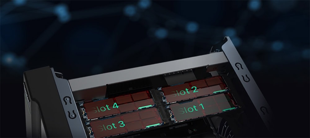 AS6806T SSD depolama alanı genişletilebilir dizüstü bilgisayar, yüksek performanslı ve hızlı veri aktarımı sağlayan 4 adet SSD slotu gösteriyor.
