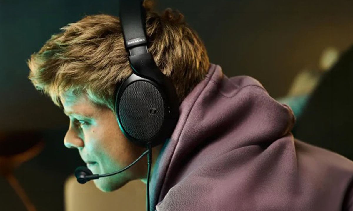 Yüksek kaliteli Sennheiser HD 500 BAM kulaklık ve mikrofon, oyun ve iletişim için ideal. Konforlu tasarımı ve üstün ses performansıyla profesyonel kullanım sağlar.