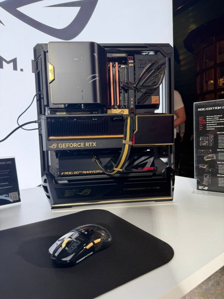 ASUS ROG 20. Yılını kutlayan sınırlı üretim.