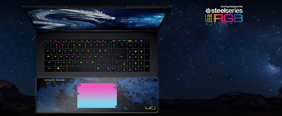 MSI TITAN 18 HX Dragon Edition oyun dizüstü bilgisayarı açık konumda, RGB klavye ve 4K ekran ile gece gökyüzü arka planında gösteriliyor.