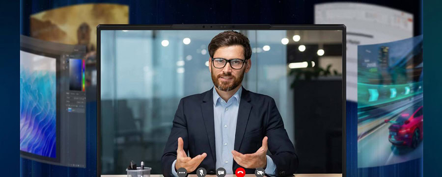 Dijital toplantı yapan adam, bilgisayar ekranında video konferans gerçekleştiriyor, ofis ortamında, profesyonel görünümde.