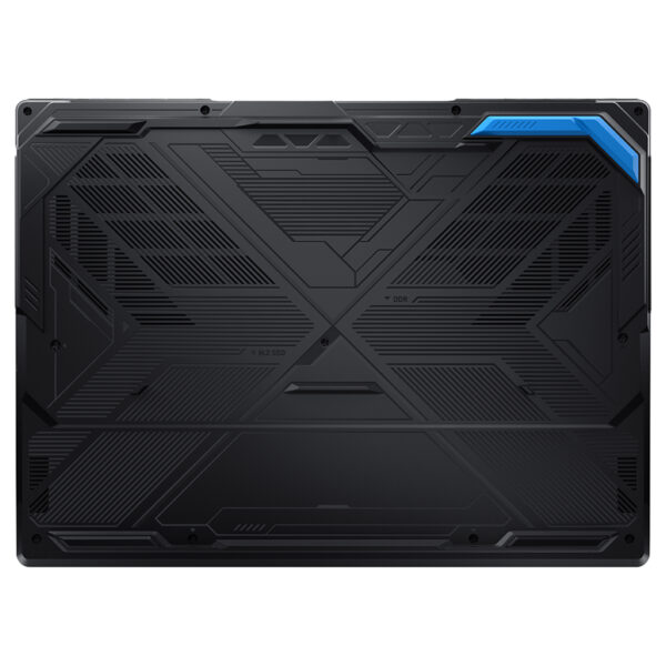 MSI CROSSHAIR 16 HX gaming dizüstü bilgisayarının arka kapağı, detaylı tasarımı ve havalandırma delikleriyle dikkat çekiyor.