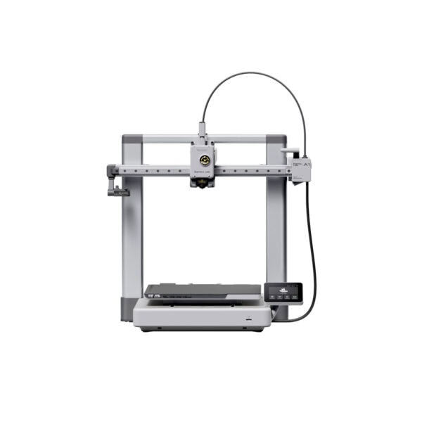 Bambu Lab A1 Combo AMS Lite 500mm/s çok renkli masaüstü 3D yazıcı; merkezi kafadan baskı alanına doğru sağlam çerçeve ve kablolu baskı kafası, kompakt kontrol paneliyle şık görünüm.