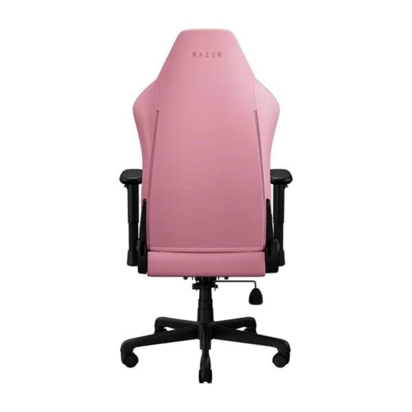 Razer Iskur V2 pembe oyuncu koltuğu arka görünüm, 2D kolçaklar ve ayarlanabilir oturma mekanizmasıyla.