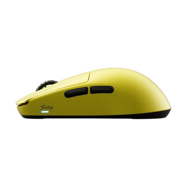 Sarı kablosuz oyun faresi Side profile, Yükseltilmiş DPI düğmeleri ve Siyah kaydırma tekerleği ile Ergonomik tasarım, Scyrox logosu.